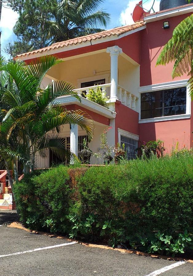 La Famosa Costillas A La Lena Jarabacoa Exteriér fotografie